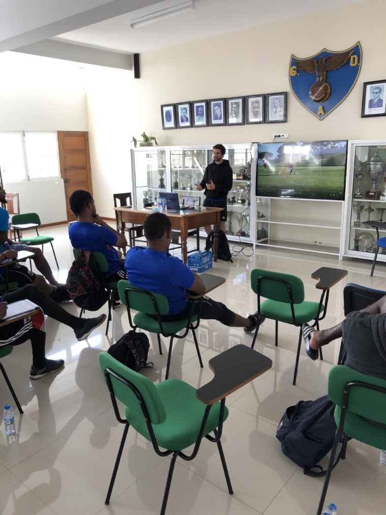 You are currently viewing Formação de treinadores de guarda-redes de futebol terminou em Mindelo