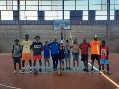 Mané Trovoada seleccionador nacional de basquetebol dirige formação na ilha do Sal