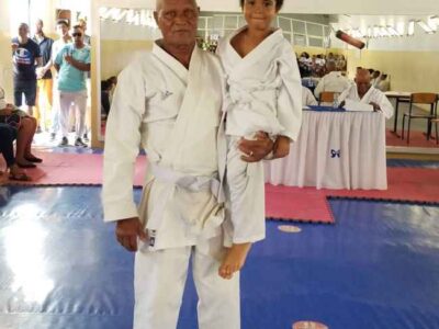 São Vicente com mais jovens karatecas graduados