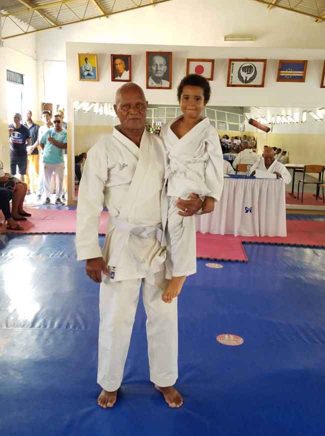 You are currently viewing São Vicente com mais jovens karatecas graduados