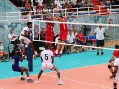Treinador Brasileiro ministra curso de Voleibol de alto nível em Mindelo