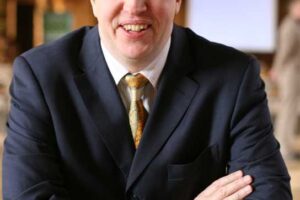 O grande Mestre de Xadrez Nigel Short visitará Cabo Verde