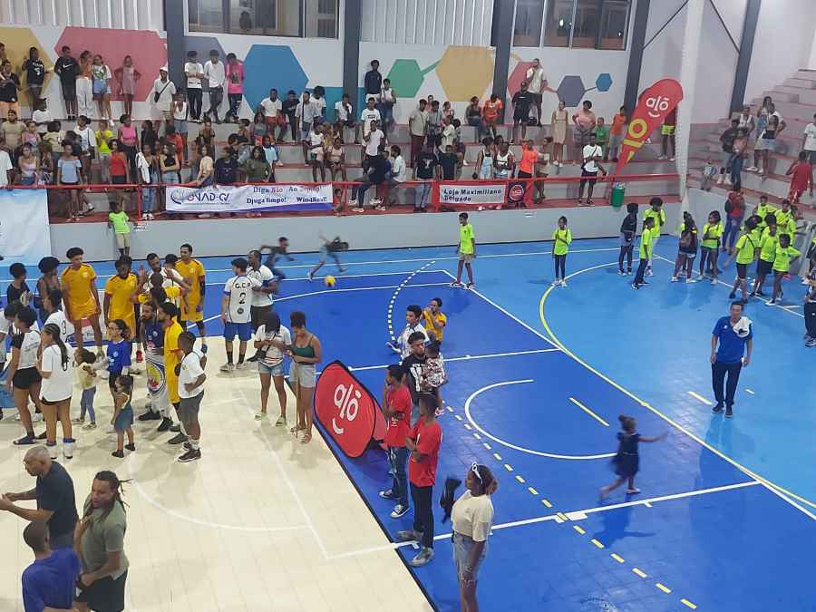 You are currently viewing Seven Stars em feminino e o Interclube da Praia ambos de Santiago Sul são os campeões nacionais de Voleibol da época 2022/2023