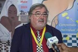 O árbitro Francisco Carapinha no xadrez leva bem alto o nome de Cabo Verde