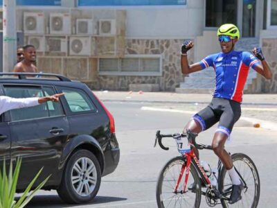 O ciclista Nélio Cruz a caminho da África do Sul