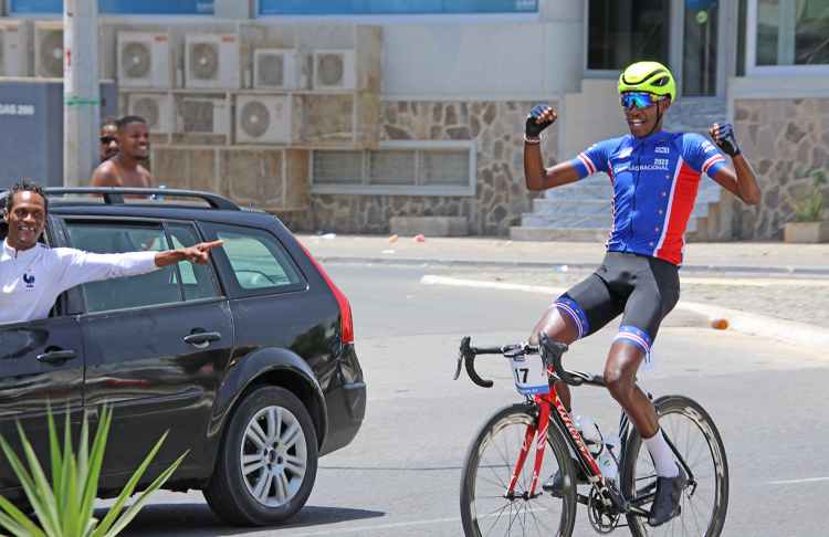 You are currently viewing O ciclista Nélio Cruz a caminho da África do Sul