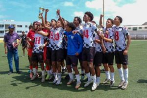 BATUQUE FUTEBOL CLUBE CAMPEÃO REGIONAL DE SUB-17 COM MÉRITO