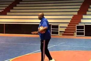 O Seleccionador Nacional de Basquetebol Mané Trovoada tenta dinamizar a modalidade da ilha do Maio